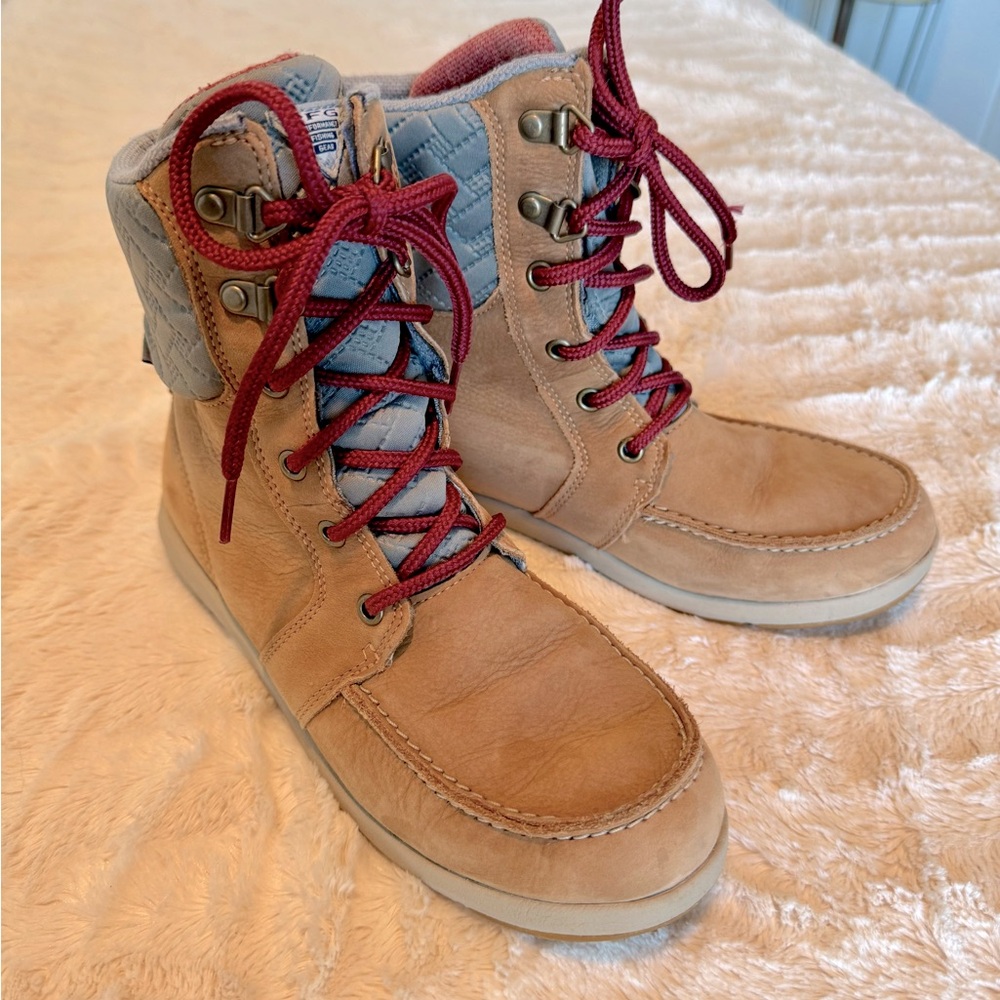Columbia Women’s PFG Waterproof Bahama Boot